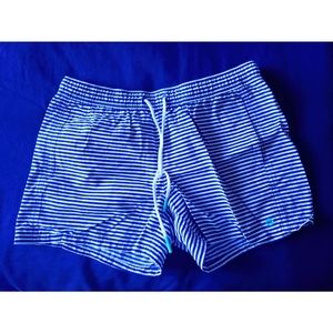 vineyard vines Women's performance shorts
